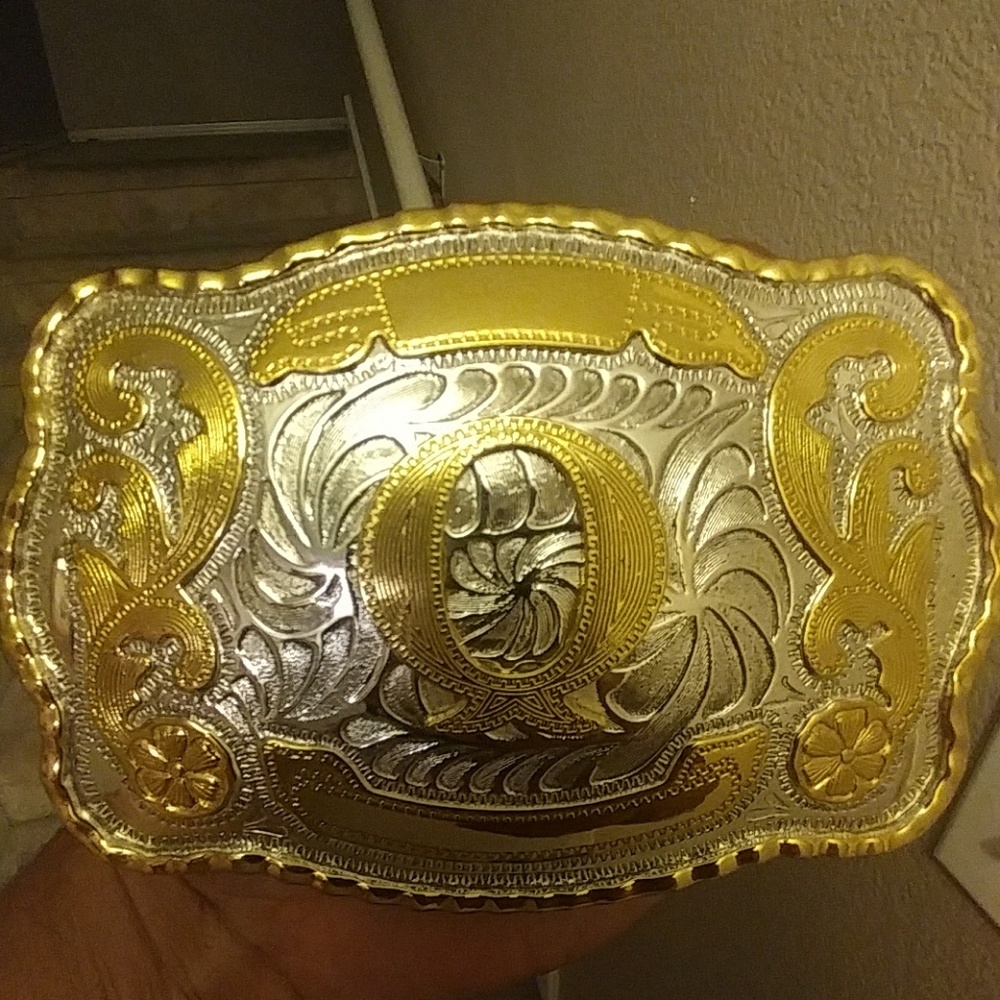 O letter belt buckle